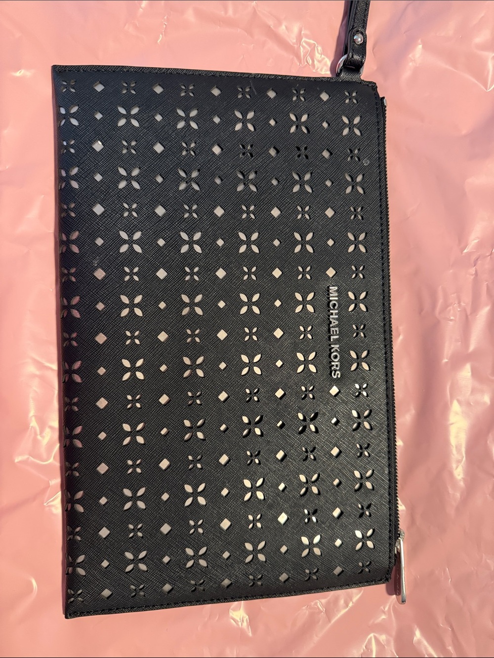 Michael Kors Black Laser-Cut Floral Wristlet Clutch jet set large - Picture 3 of 9